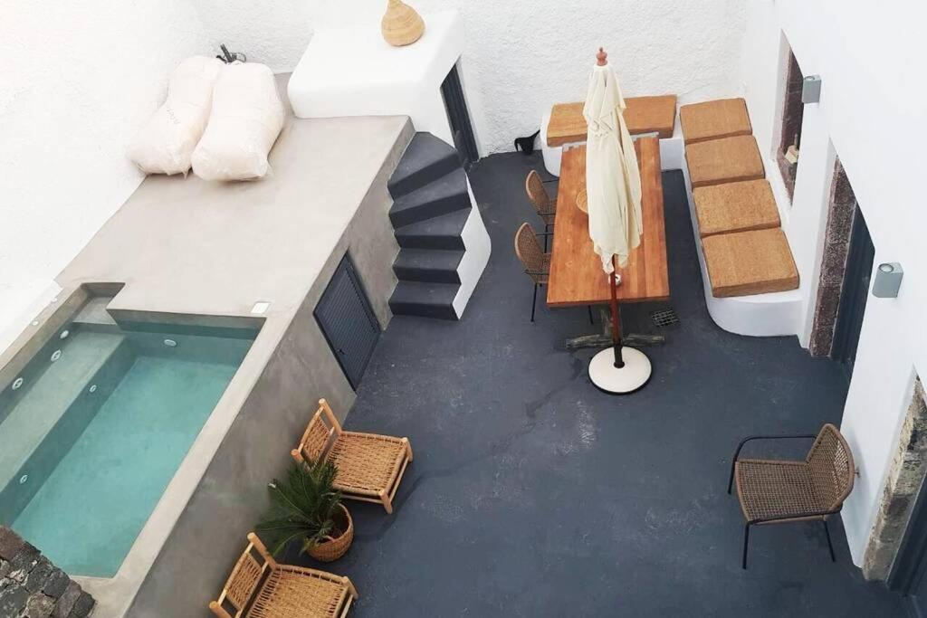 Villa Santorini Folia Cave House With Jacuzzi Pýrgos Exterior foto