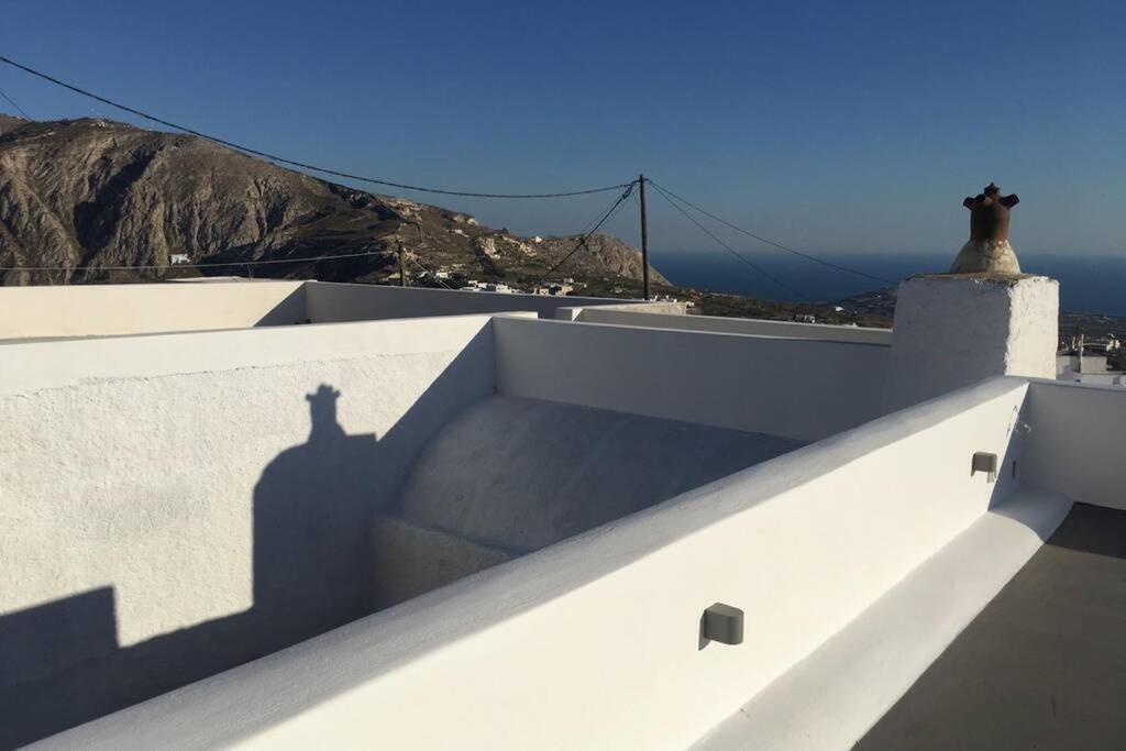 Villa Santorini Folia Cave House With Jacuzzi Pýrgos Exterior foto