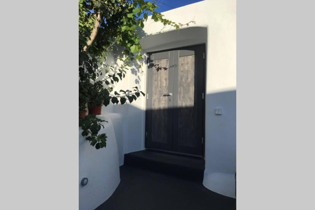 Villa Santorini Folia Cave House With Jacuzzi Pýrgos Exterior foto