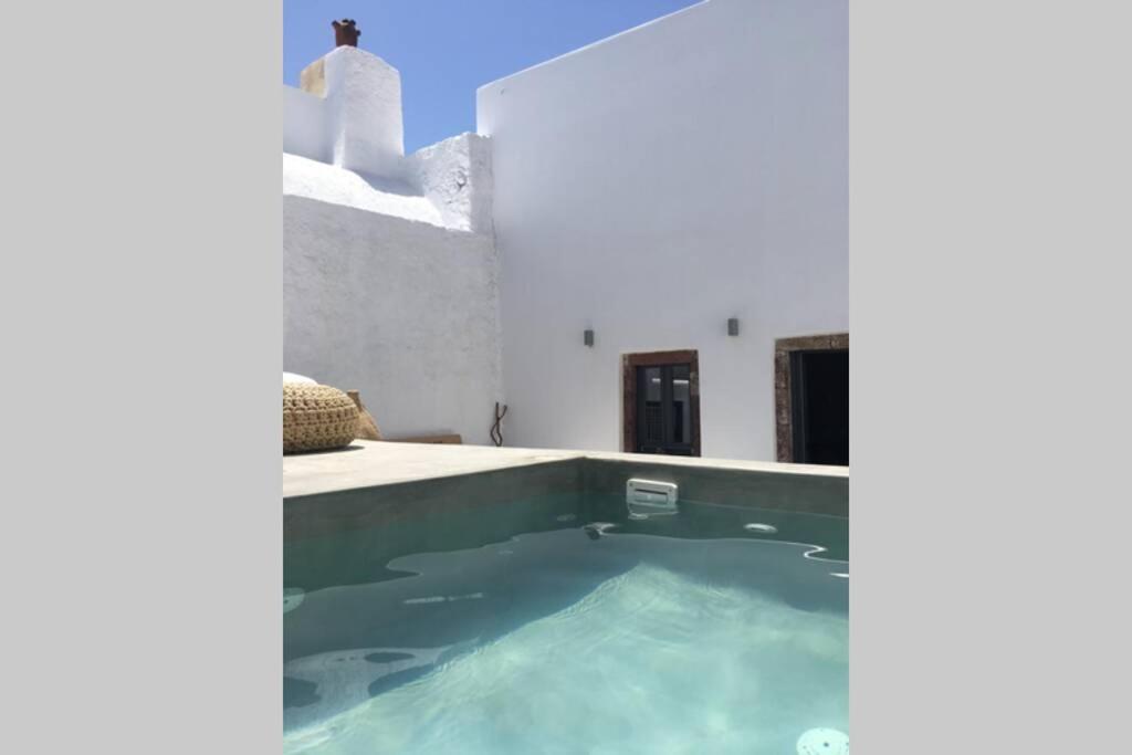 Villa Santorini Folia Cave House With Jacuzzi Pýrgos Exterior foto