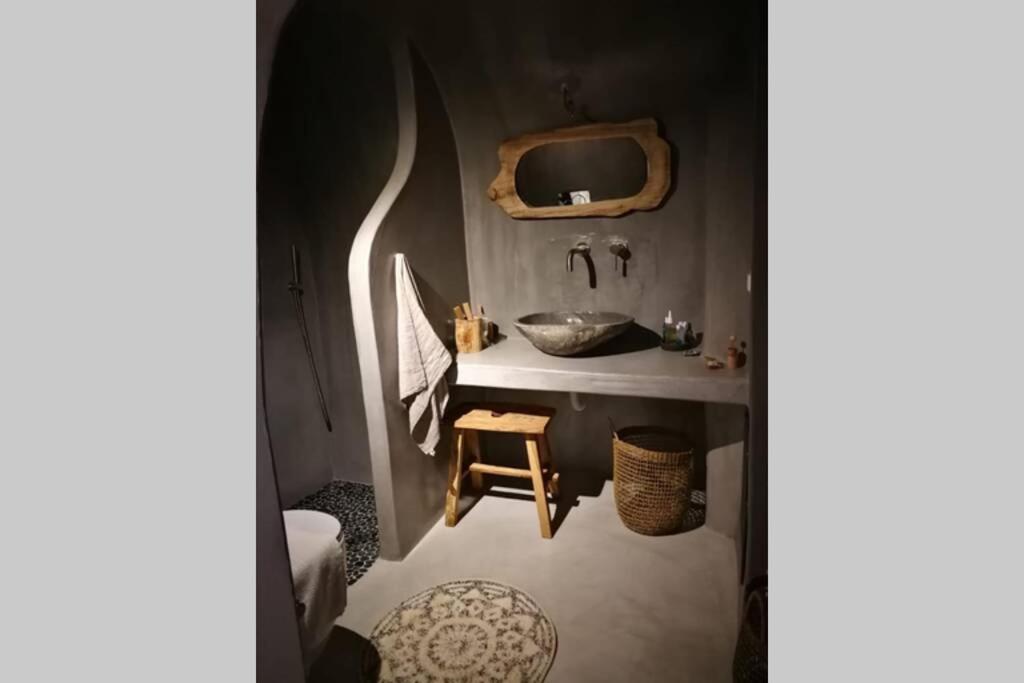 Villa Santorini Folia Cave House With Jacuzzi Pýrgos Exterior foto